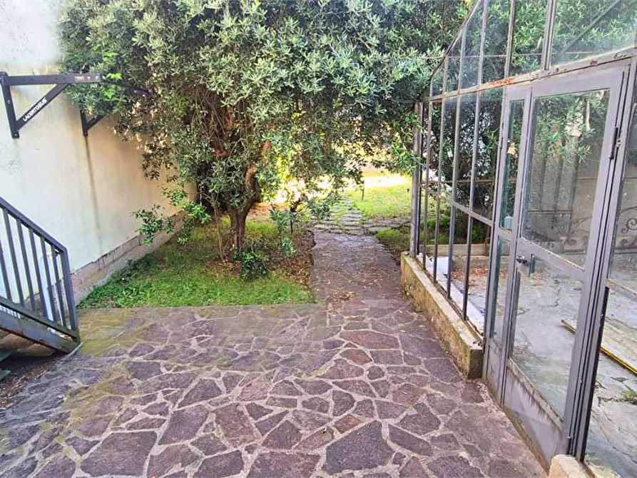Immagine 20 di Casa indipendente in vendita  a Prato
