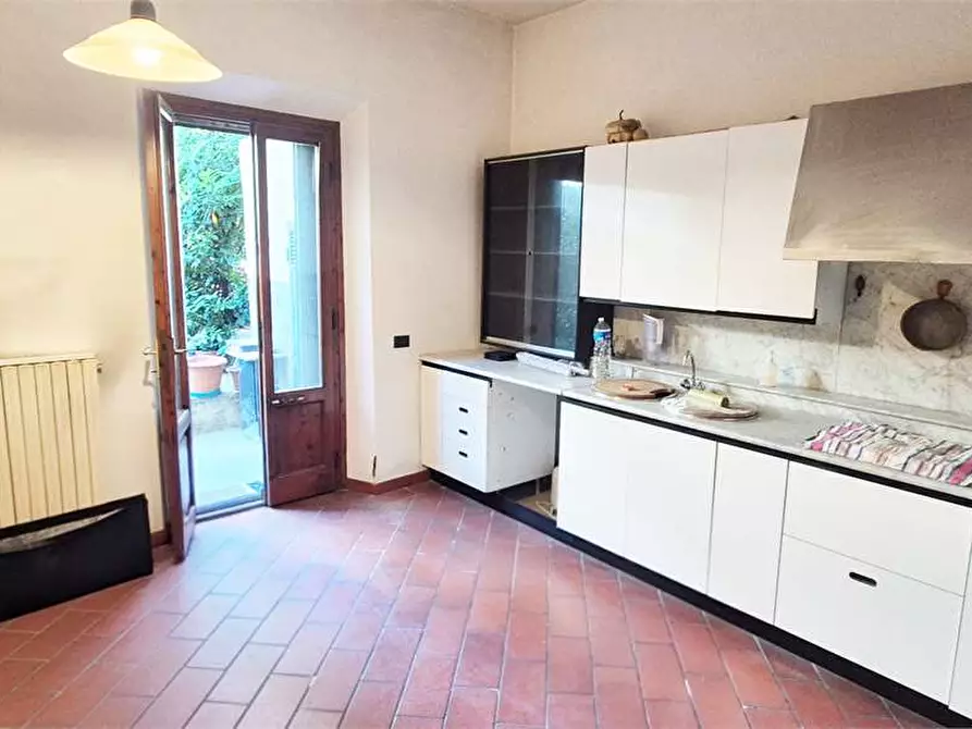 Immagine 11 di Casa indipendente in vendita  a Prato