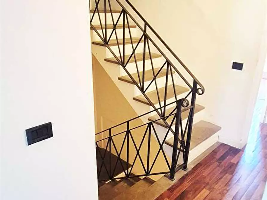 Immagine 29 di Casa indipendente in vendita  a Prato