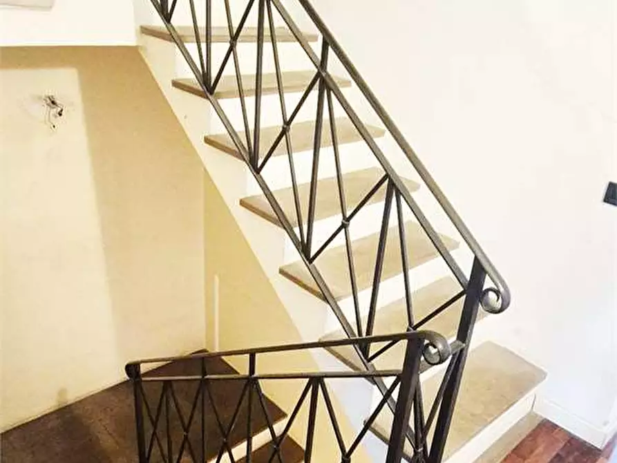 Immagine 30 di Casa indipendente in vendita  a Prato