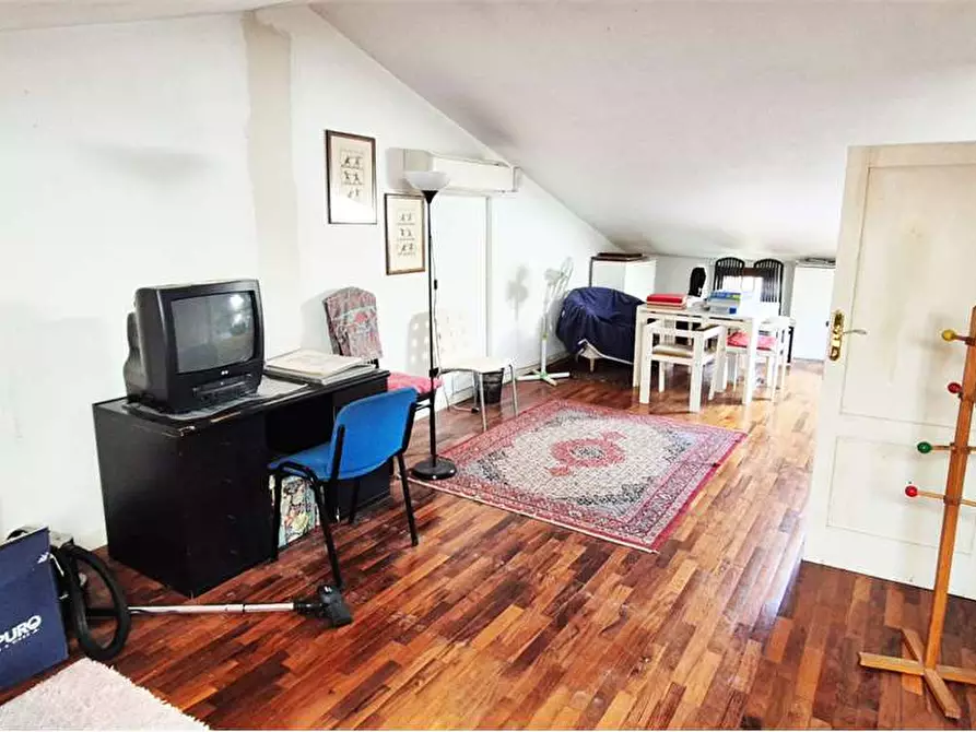 Immagine 47 di Casa indipendente in vendita  a Prato