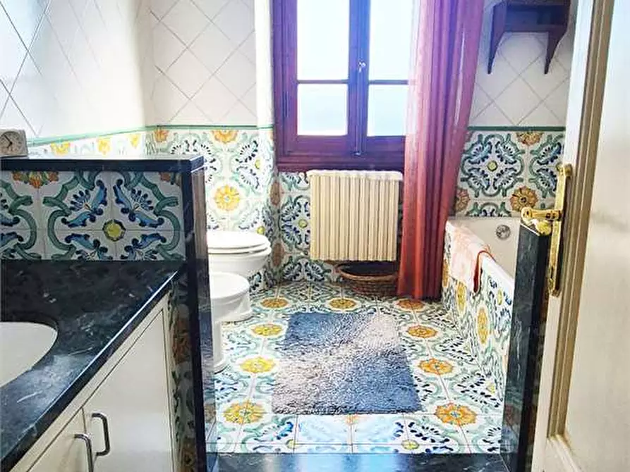 Immagine 41 di Casa indipendente in vendita  a Prato