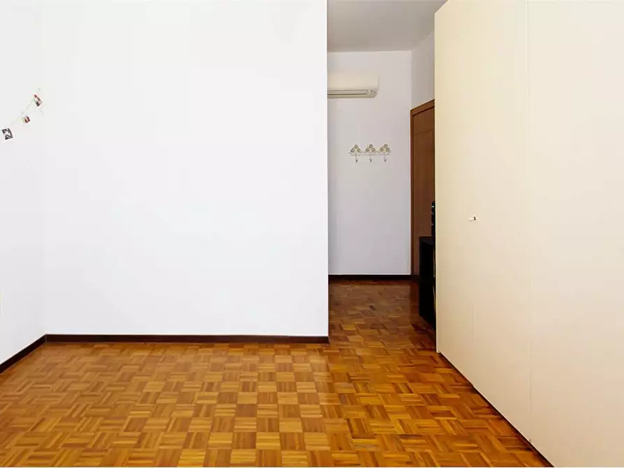 Immagine 19 di Quadrilocale in affitto  a Carmignano