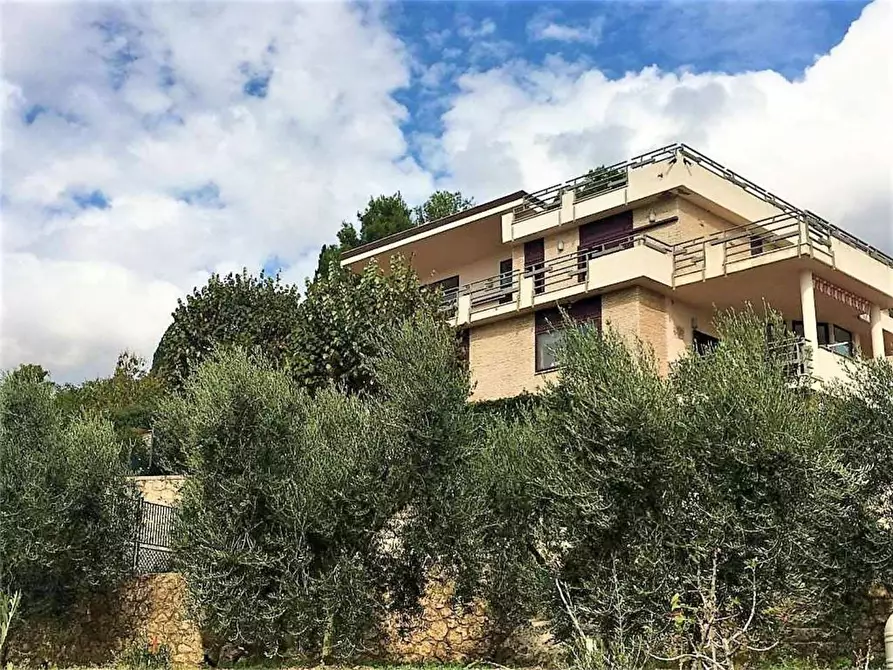 Immagine 1 di Villa in vendita  in Via Campole a Formia