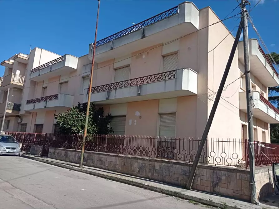 Immagine 4 di Stabile in vendita  in Via Boito a Casarano