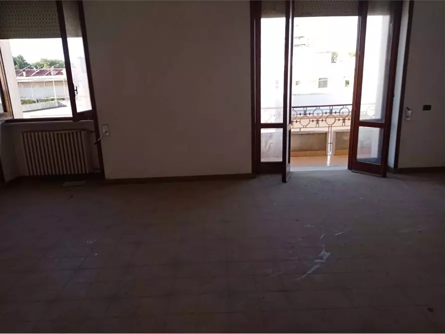 Immagine 8 di Stabile in vendita  in Via Boito a Casarano