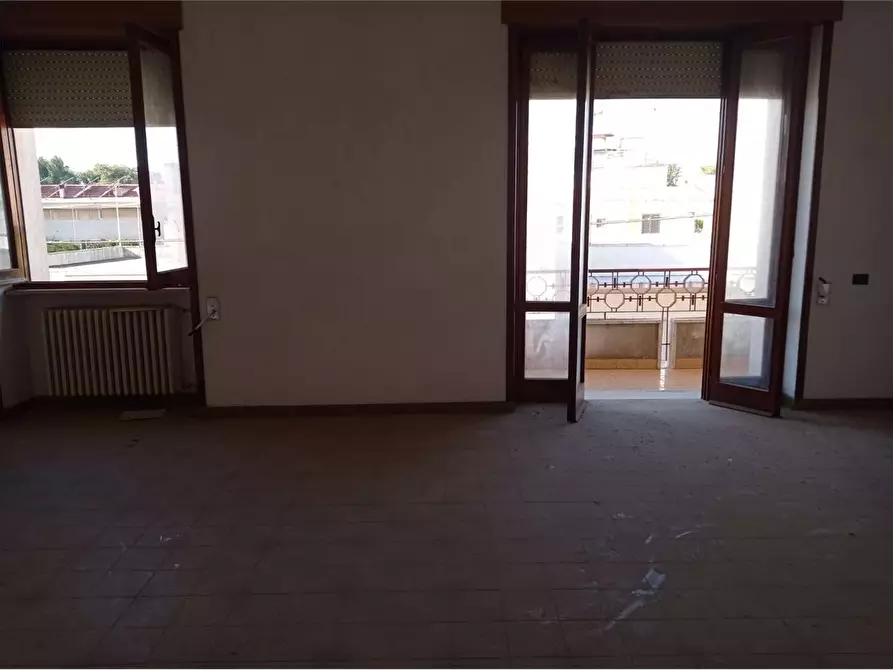 Immagine 12 di Stabile in vendita  in Via Boito a Casarano