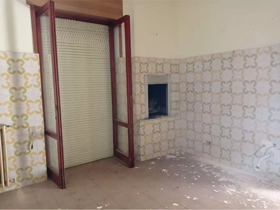 Immagine 15 di Stabile in vendita  in Via Boito a Casarano
