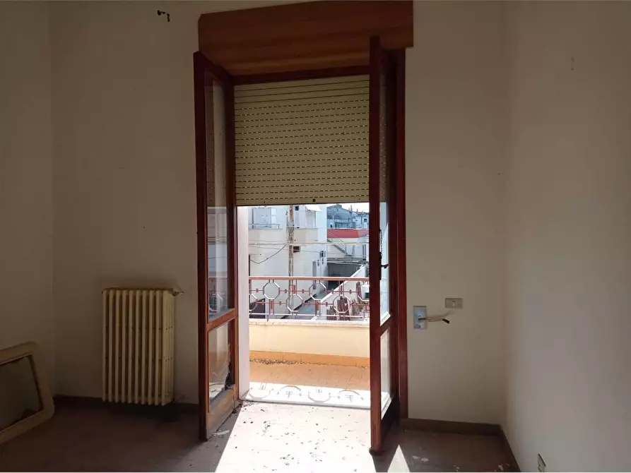 Immagine 19 di Stabile in vendita  in Via Boito a Casarano