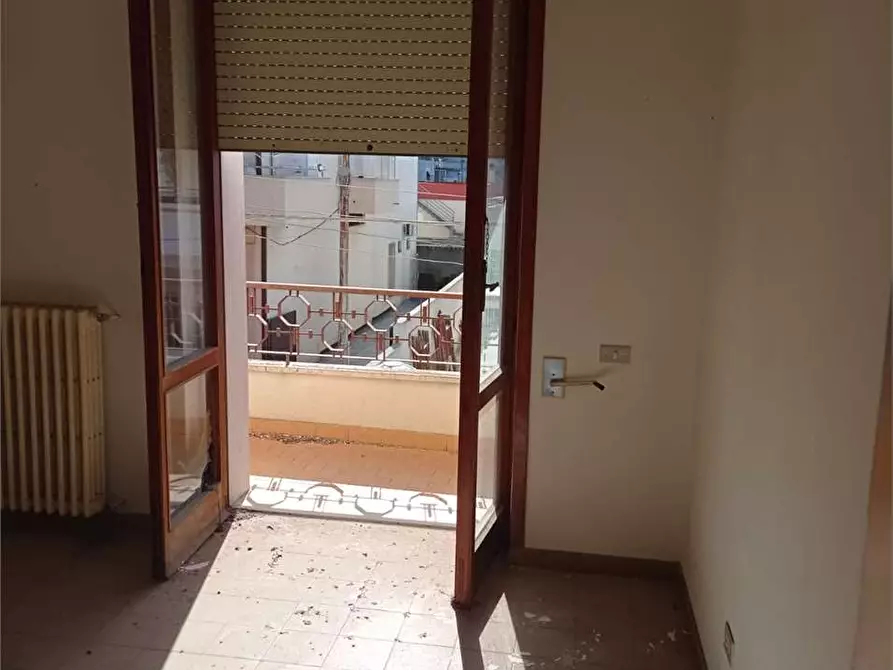 Immagine 20 di Stabile in vendita  in Via Boito a Casarano