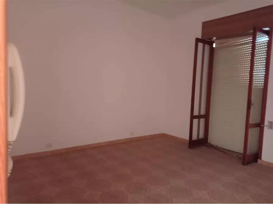 Immagine 26 di Stabile in vendita  in Via Boito a Casarano