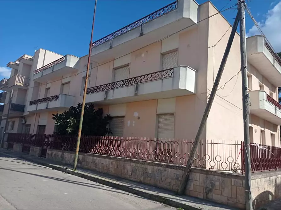 Immagine 31 di Stabile in vendita  in Via Boito a Casarano