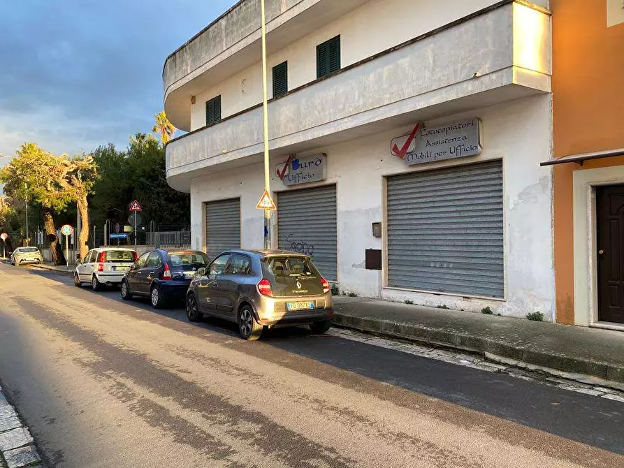 Immagine 2 di Negozio in vendita  a Carmiano