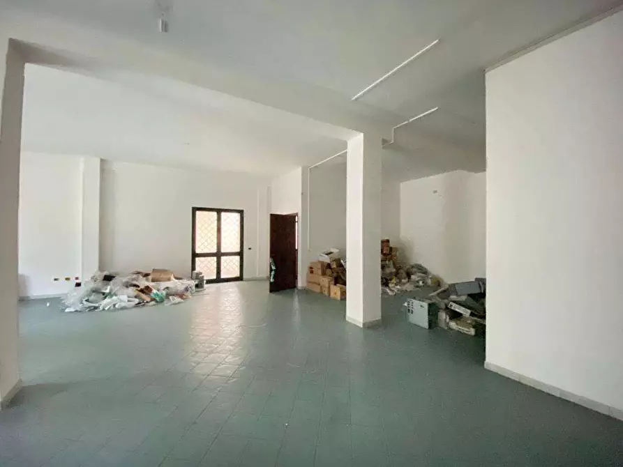 Immagine 4 di Negozio in vendita  a Carmiano