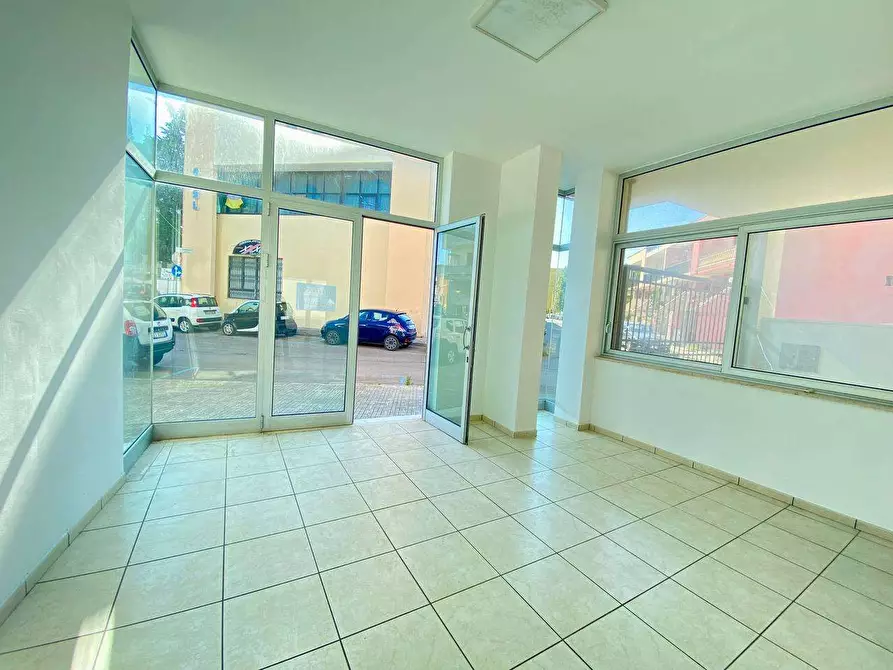 Immagine 2 di Negozio in affitto  a Casarano