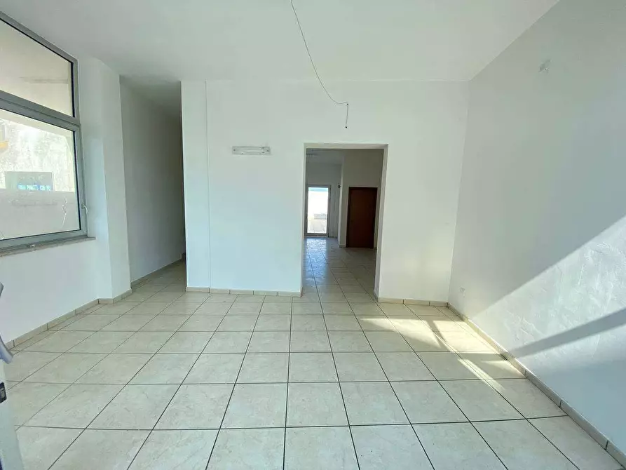 Immagine 3 di Negozio in affitto  a Casarano