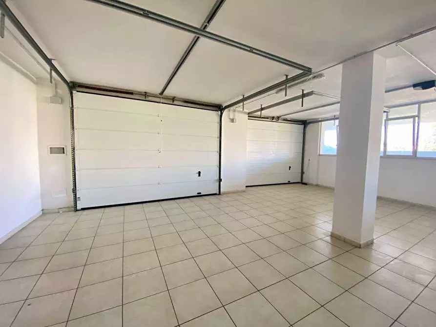 Immagine 14 di Negozio in affitto  a Casarano