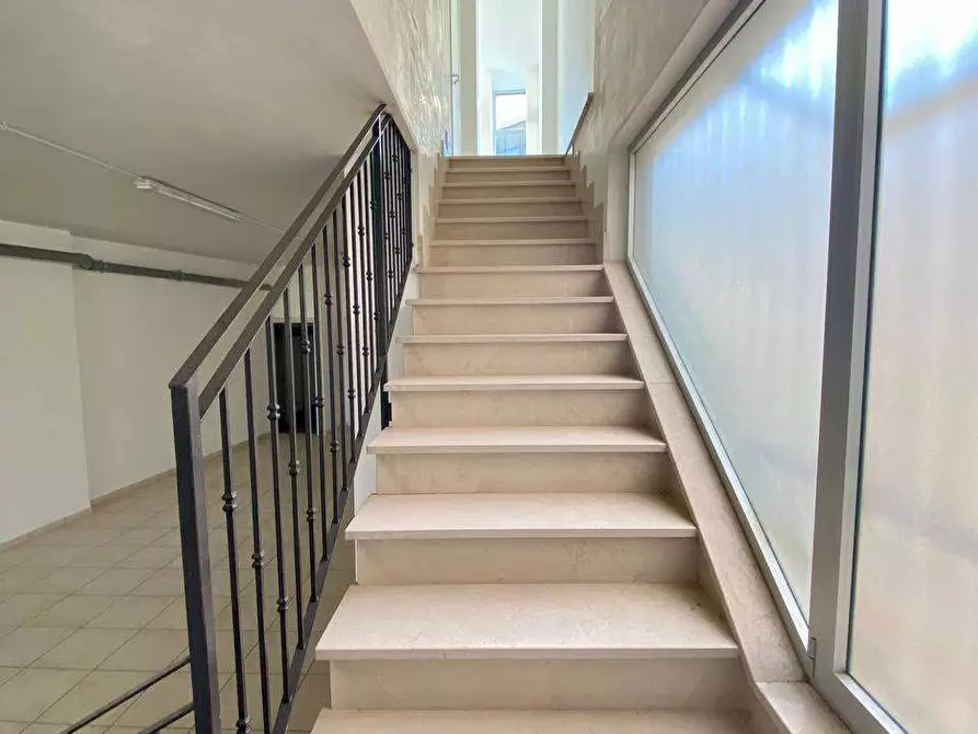 Immagine 9 di Negozio in affitto  a Casarano