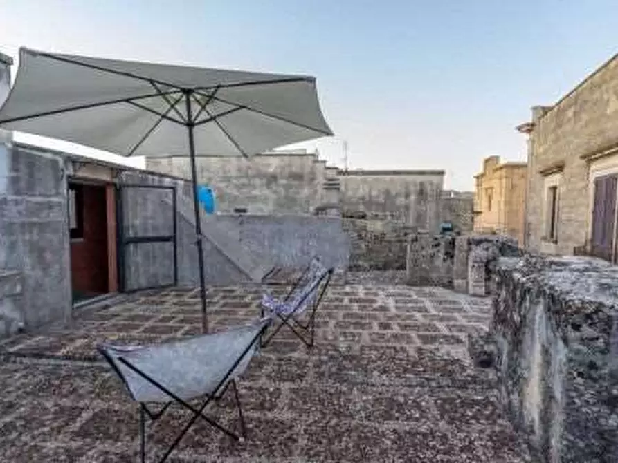 Immagine 17 di Stabile in vendita  in via Raeli  29 a Tricase