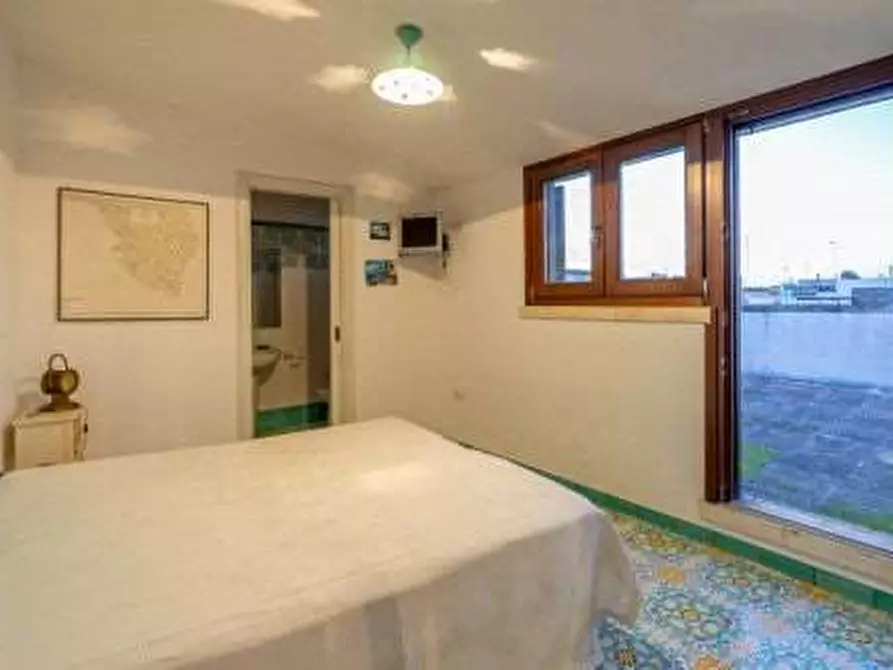 Immagine 19 di Stabile in vendita  in via Raeli  29 a Tricase