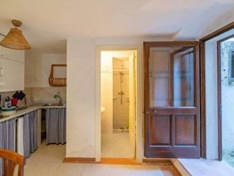 Immagine 10 di Stabile in vendita  in via Raeli  29 a Tricase