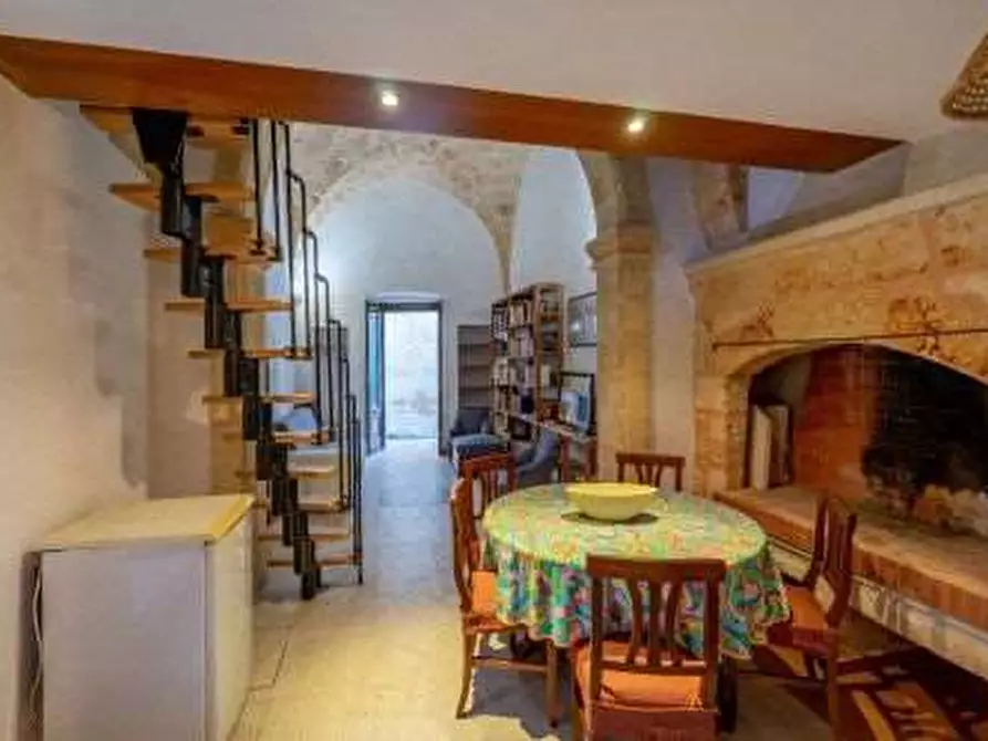 Immagine 8 di Stabile in vendita  in via Raeli  29 a Tricase