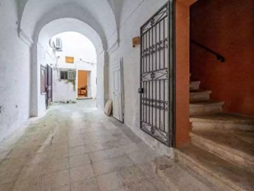 Immagine 13 di Stabile in vendita  in via Raeli  29 a Tricase