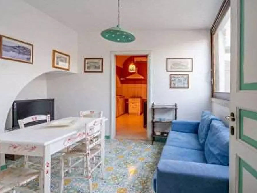 Immagine 15 di Stabile in vendita  in via Raeli  29 a Tricase