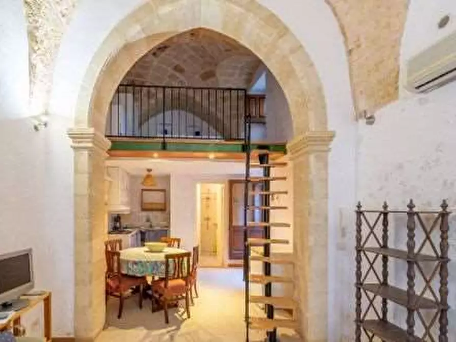 Immagine 7 di Stabile in vendita  in via Raeli  29 a Tricase