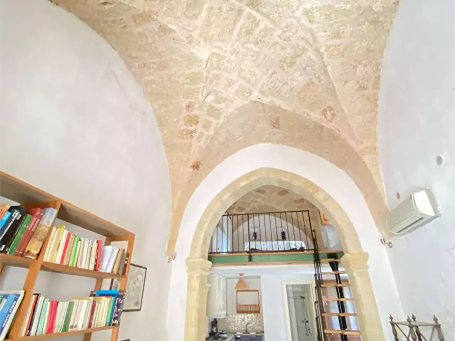 Immagine 5 di Stabile in vendita  in via Raeli  29 a Tricase