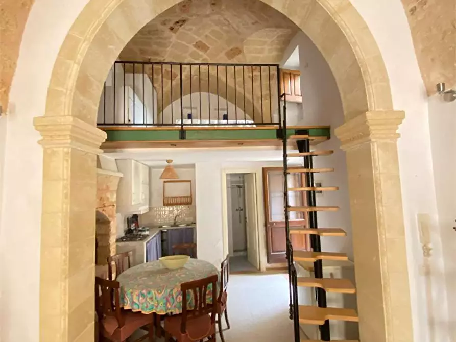 Immagine 4 di Stabile in vendita  in via Raeli  29 a Tricase