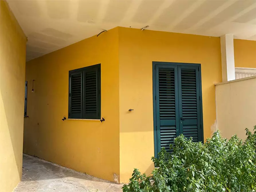 Immagine 1 di Casa indipendente in vendita  in via canova a Casarano
