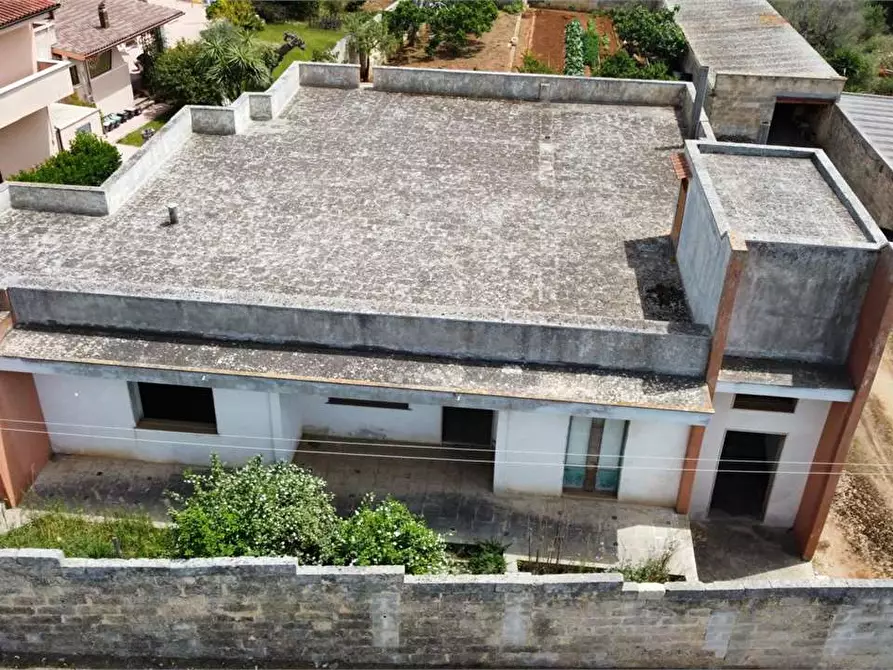 Immagine 1 di Villa in vendita  in via de andre a Casarano