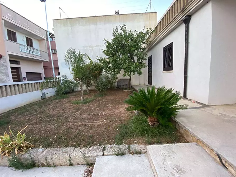 Immagine 4 di Villa in vendita  in via Manzoni  8 a Taurisano