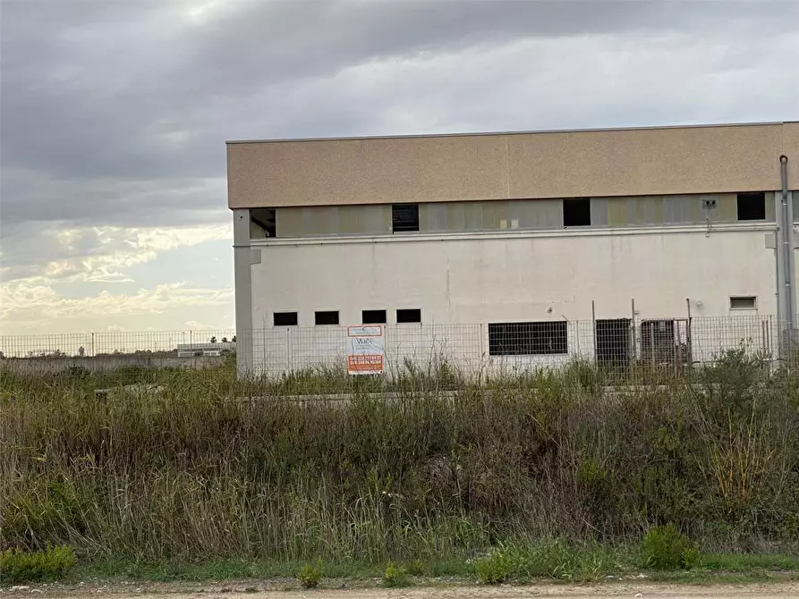 Immagine 8 di Capannone industriale in vendita  in Galileo Ferraris a Brindisi