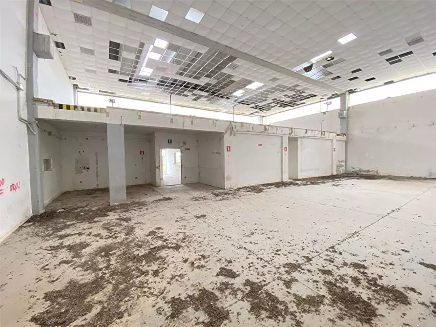 Immagine 12 di Capannone industriale in vendita  in Galileo Ferraris a Brindisi