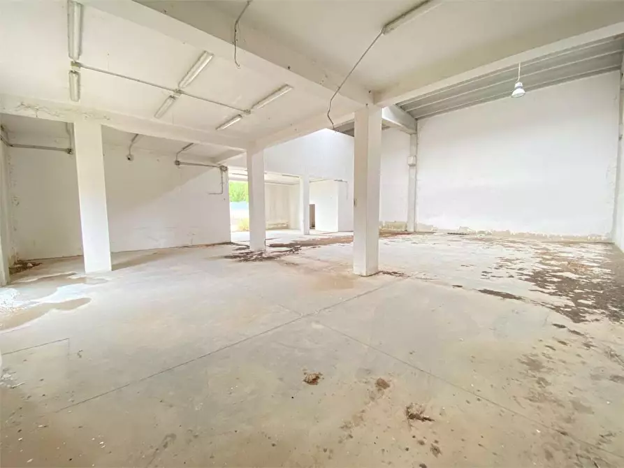 Immagine 16 di Capannone industriale in vendita  in Galileo Ferraris a Brindisi