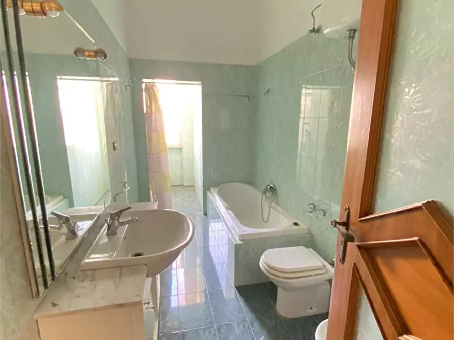 Immagine 15 di Appartamento in vendita  in via G garibaldi  12 a Casarano