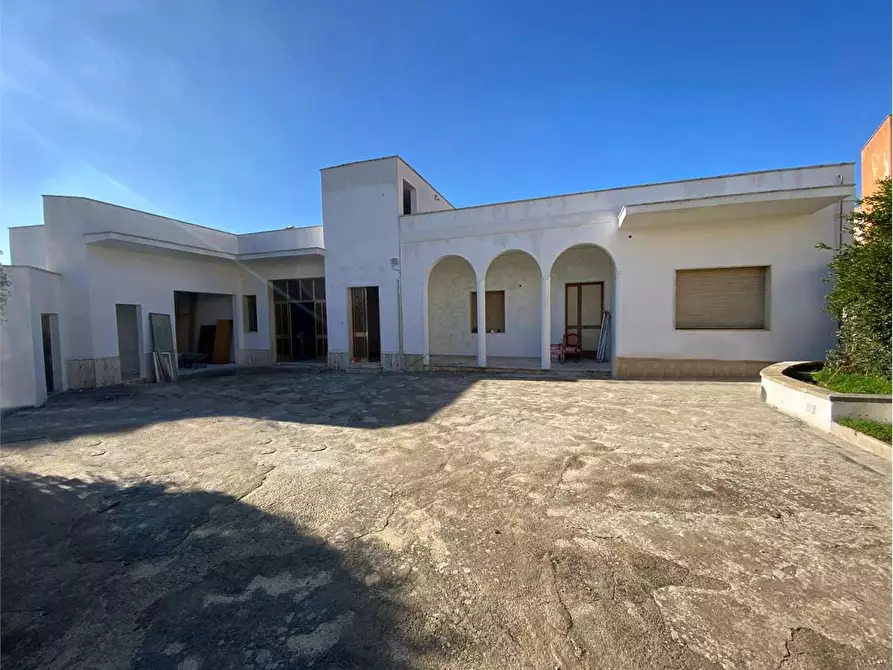 Immagine 5 di Villa in vendita  in Via Nardò a Casarano