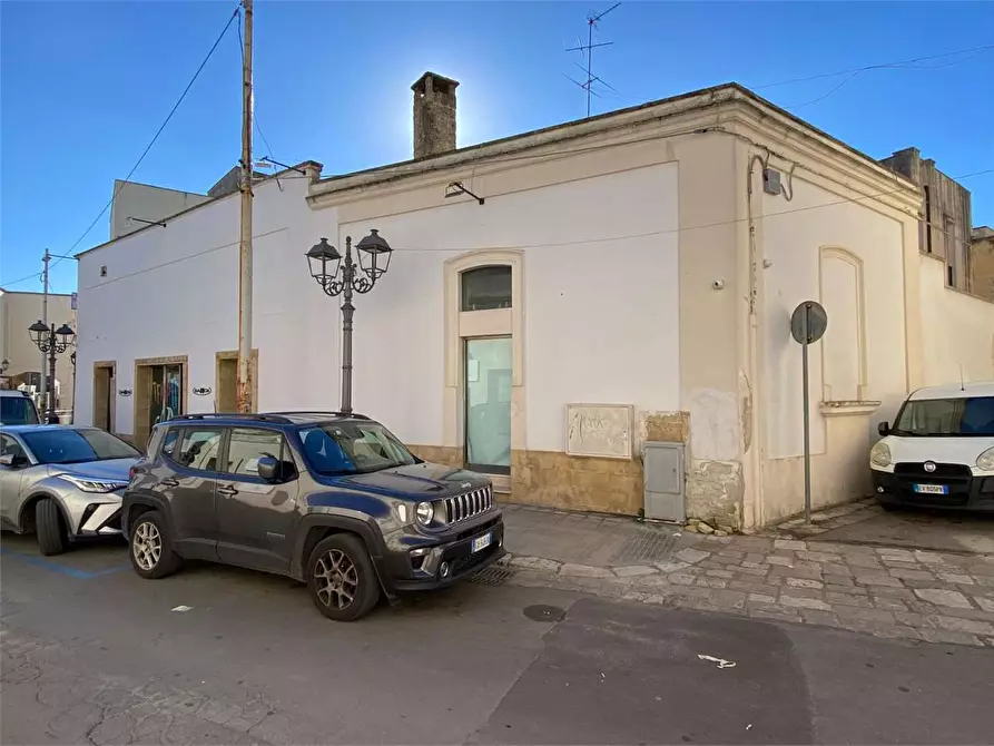 Immagine 2 di Negozio in affitto  in via  ubaldo d'astore a Casarano