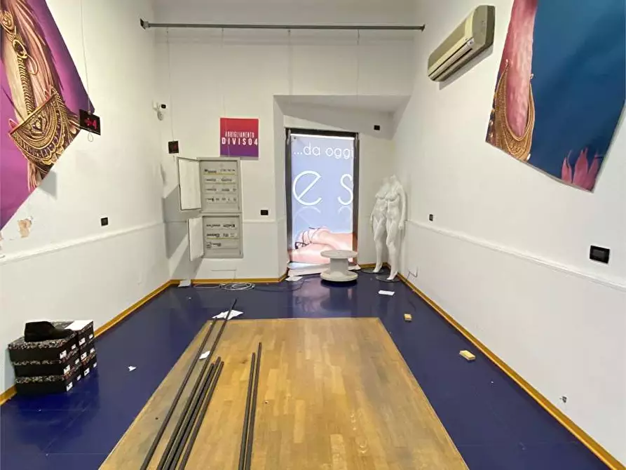 Immagine 4 di Negozio in affitto  in via  ubaldo d'astore a Casarano