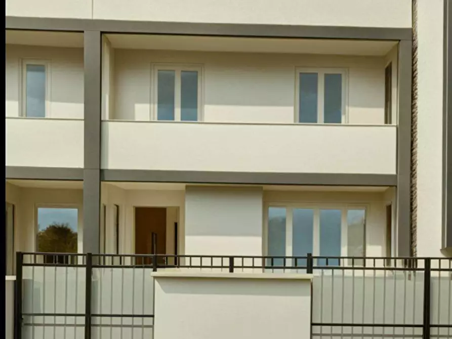 Immagine 1 di Villetta a schiera in vendita  in via portogallo  8 a Casarano