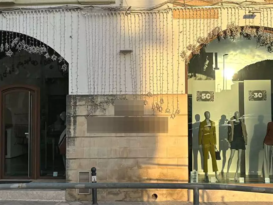 Immagine 11 di Negozio in affitto  in piazza Garibaldi  12 a Casarano