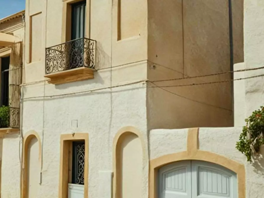 Immagine 1 di Casa indipendente in vendita  in piazza garibaldi  12 a Casarano