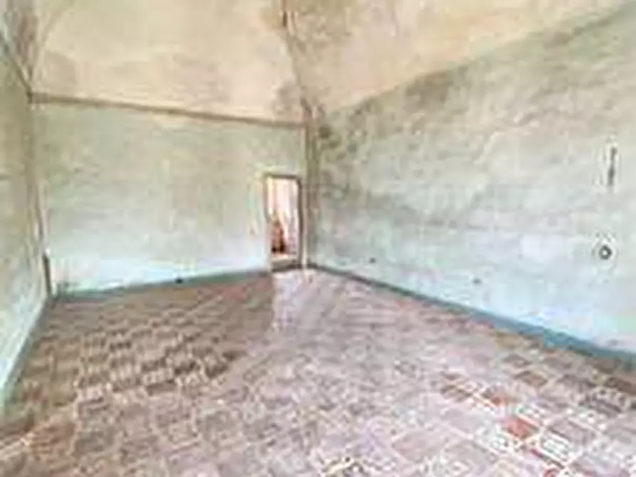 Immagine 19 di Stabile in vendita  in piazza garibaldi  12 a Casarano