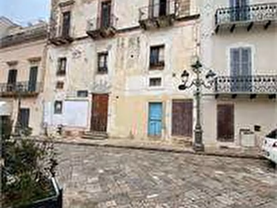 Immagine 24 di Stabile in vendita  in piazza garibaldi  12 a Casarano
