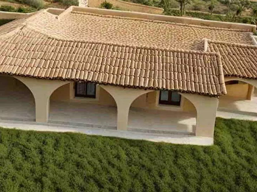 Immagine 2 di Villa in vendita  in Via pirandello a Andrano