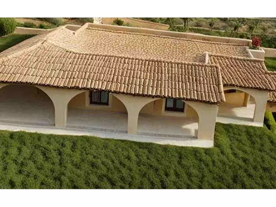 Immagine 1 di Casa bifamiliare in vendita  in Via Pirandello a Andrano