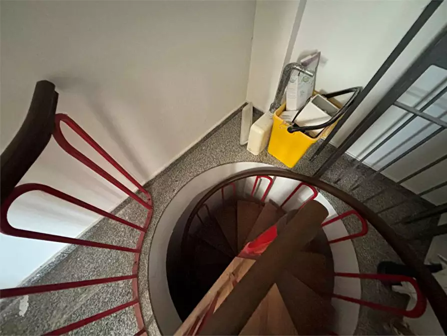 Immagine 11 di Negozio in affitto  in via Dante a Casarano