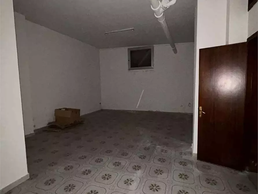 Immagine 6 di Negozio in affitto  in via dante a Casarano